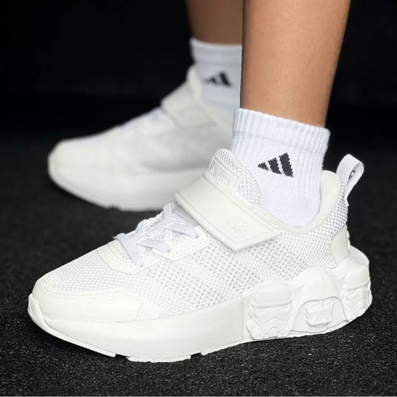 NWB - Adidas Star Wars Kids’ Runner IE8044 - EU 40/Youth US 7/Women US 8 - Picture 12 of 16